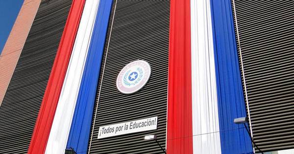 La Nación / “No todas las causas justas son oportunas”, dice viceministro y ratifica aumento del 11% a docentes