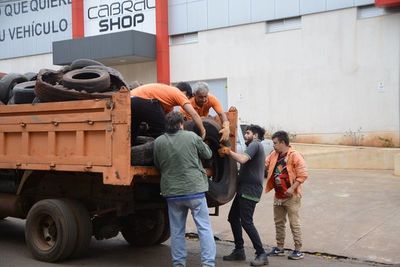 Refuerzan tarea de recolección de cubiertas de la vía pública en CDE