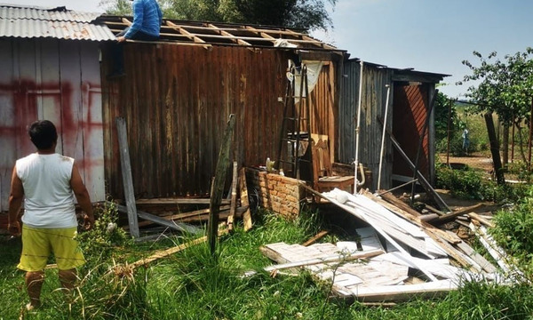 Temporal dejó casas destrozadas en Coronel Oviedo - OviedoPress