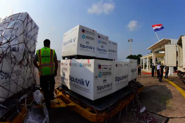 Paraguay recibe 308.000 dosis del segundo componente y completa compra de Sputnik V - .::Agencia IP::.
