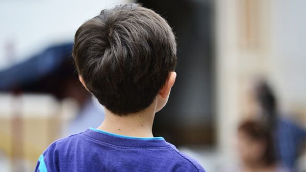 Madre clama ayuda para su hijo que sufrió quemaduras