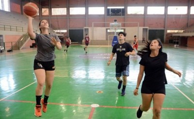 Reactivan práctica de diversas modalidades en polideportivo municipal