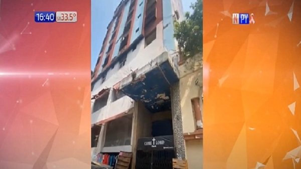 Dueños de edificio antiguo deben cubrir gastos del automóvil destrozado, dice comuna | Noticias Paraguay