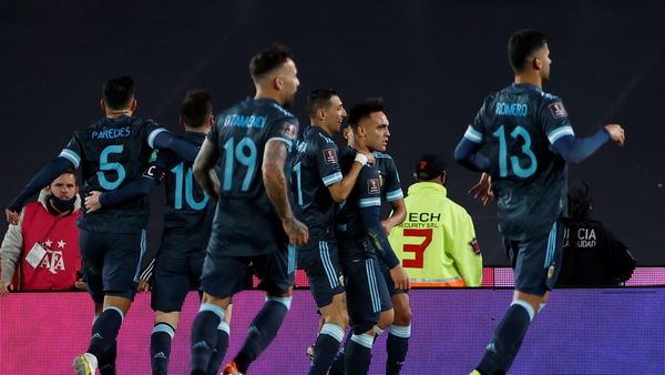 Argentina vence por la mínima a Perú