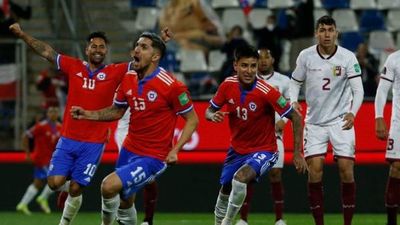 Chile golea a Venezuela y trepa al sexto lugar