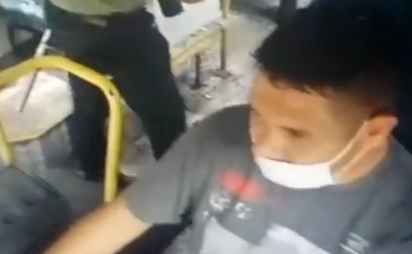 Crónica / Yiyi denunció a un arriero tapoko en bus