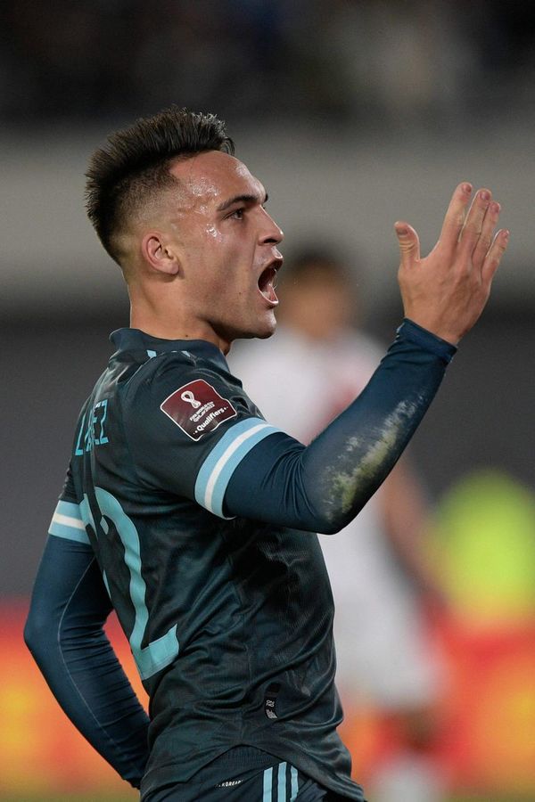 Argentina con un triunfo que le costó un Perú - Fútbol - ABC Color