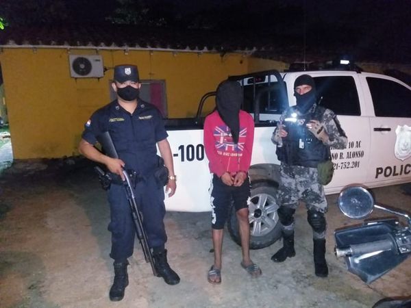 Policía completa detención de “macheteros” que asaltaron despensa en MRA - Nacionales - ABC Color