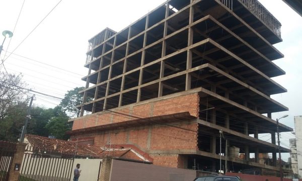 Clausuran obra en edificio cuya construcción puso en peligro la vida de toda una familia – Diario TNPRESS