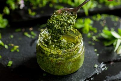 De lo más simple: sepa cómo preparar una salsa pesto fabulosa - Gastronomía - ABC Color