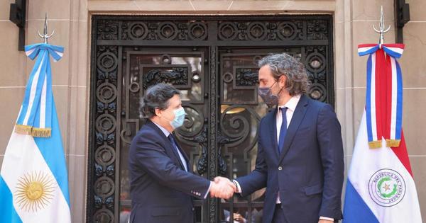 Euclides Acevedo se reúne con su par argentino y acuerdan apertura de pasos fronterizos