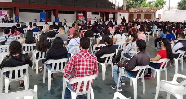 En San Lorenzo ofrecieron más de 300 puestos laborales en una feria de empleo