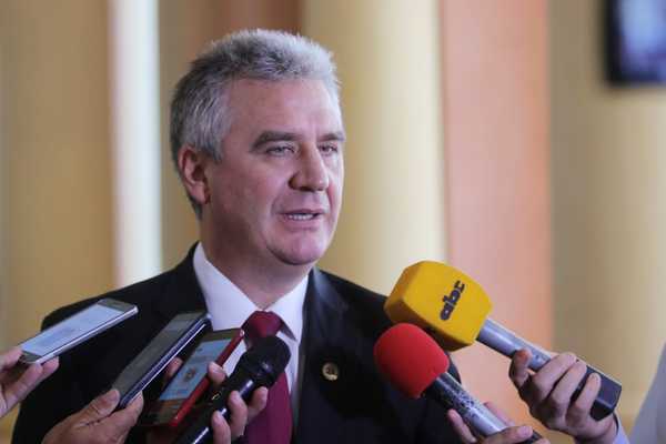 Baccheta volvió al oficialismo y su hermano consiguió ser nombrado consejero del BNF - ADN Digital
