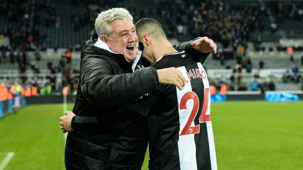 El Newcastle mantiene a Steve Bruce por ahora