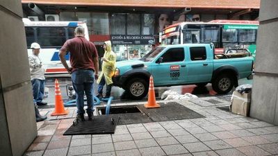 ANDE activó código rojo para atender con mayor rapidez reclamos por falta de energía a causa del temporal - Nacionales - ABC Color