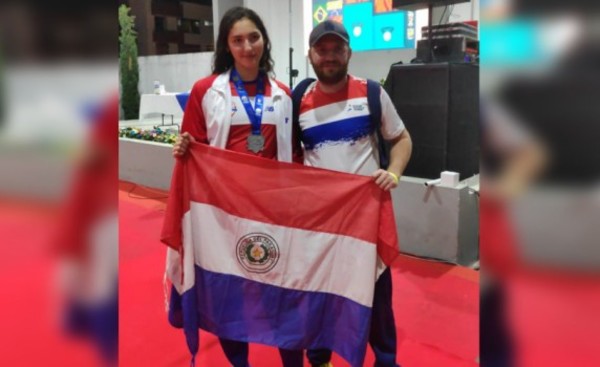 Montse Viveros queda con medalla de plata en Sudamericano de Esgrima