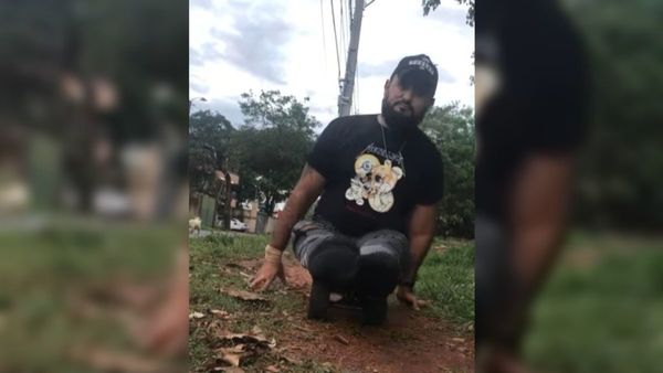 Joven con discapacidad fue a votar en patineta y fue viral