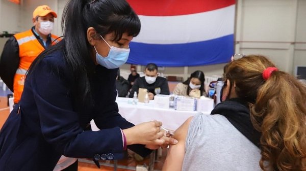 Salud intensificará aplicación de segundas dosis desde el lunes | Noticias Paraguay