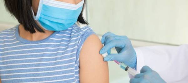 Vacunas anticovid: Habilitan registro previo para adolescentes