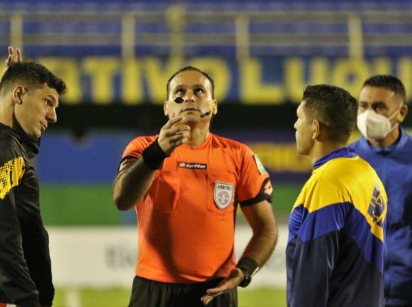 Juliadoza, el árbitro del 12 de Octubre-Guaraní - Fútbol - ABC Color