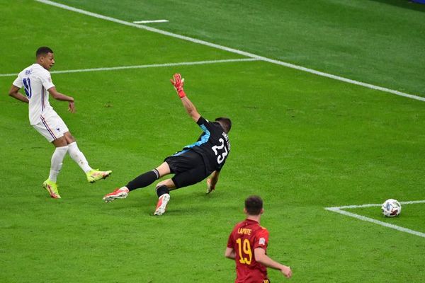 UEFA defiende reformulación del fuera de juego tras gol de Mbappé - Fútbol Internacional - ABC Color