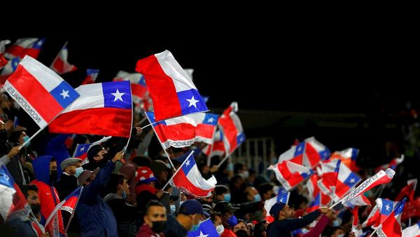 La FIFA multa a Chile por el comportamiento discriminatorio de sus hinchas