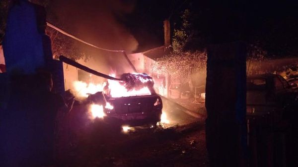 Detienen a un hombre por quemar el automóvil de su rival y la casa de su expareja - Nacionales - ABC Color