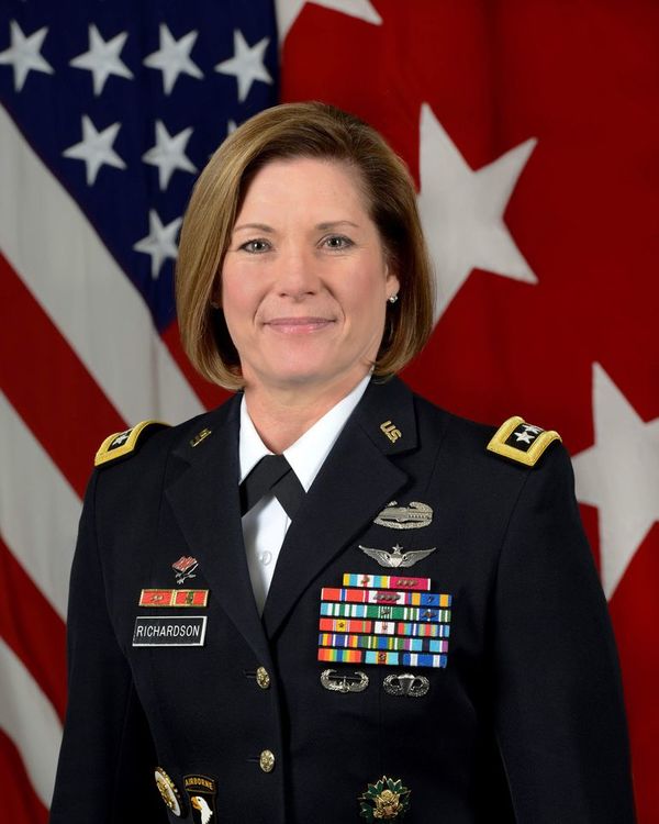 Laura Richardson asumirá como primera mujer a cargo del Comando Sur de EEUU - Mundo - ABC Color