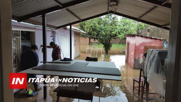 POR FALTA DE CANALIZACIÓN SU CASA SE INUNDA CON CADA LLUVIA