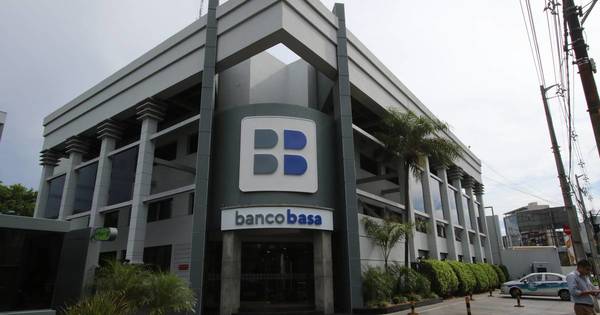 La Nación / Horacio Cartes distingue al Banco Basa por su 29° aniversario