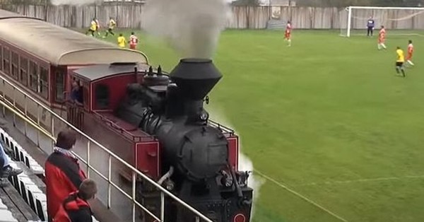 El estadio más raro del mundo: Está en una montaña y lo atraviesa un tren - SNT