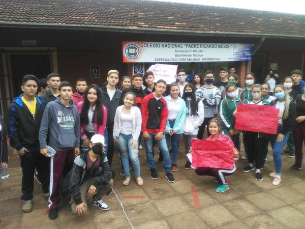 Estudiantes de Itapúa levantaron “toma”, pero seguirán alertas - Nacionales - ABC Color