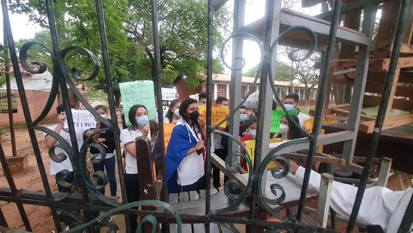 Loreto: Estudiantes toman colegio en apoyo a docentes » San Lorenzo PY