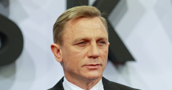 Daniel Craig revela que solo va a bares gay - SNT