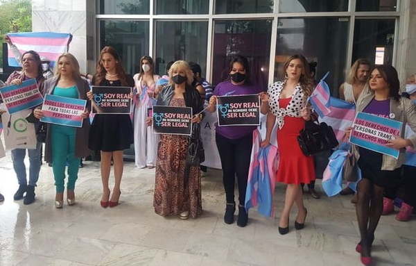 Personas trans exigen a la Justicia que reconozca sus identidades - Noticiero Paraguay