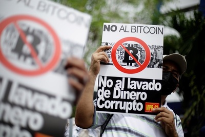 Salvadoreños denuncian ante una ONG el uso ilegal de datos en la billetera bitcóin - MarketData