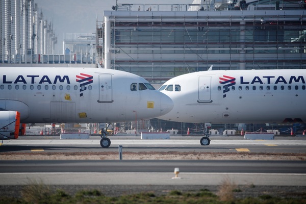 Las acciones de Latam se recuperan mientras la aerolínea ultima su reestructuración - MarketData