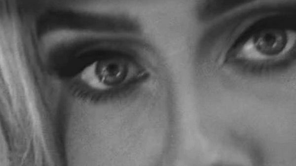 Adele regresa a la música, tras 6 años