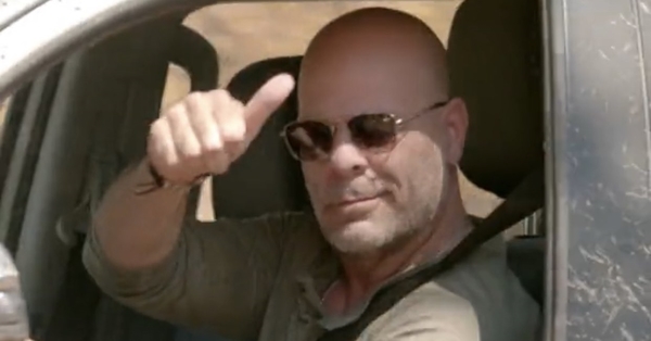 ¿Es realmente Bruce Willis quien grabó un comercial para la TV paraguaya?