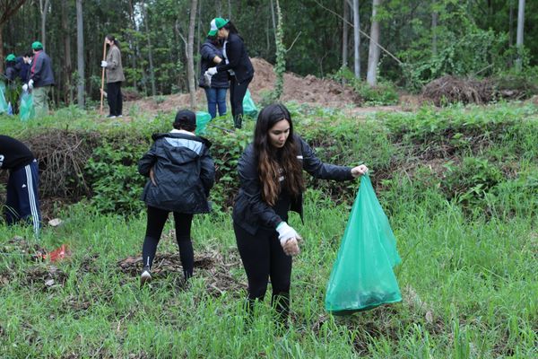 Itaipu y otras instituciones realizaron gran minga ambiental en el Parque Guasu Metropolitano - .::Agencia IP::.
