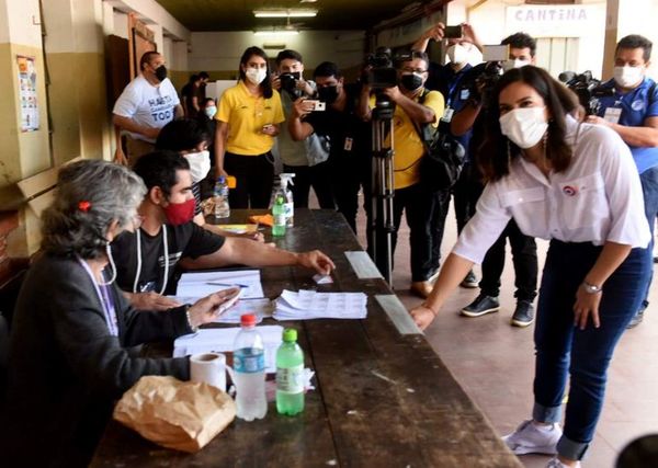Elecciones 2023: “La unidad tiene que darse en un sentido programático para que no sea simplemente ganar a la ANR”, afirma Johanna Ortega - No tiene nombre - ABC Color