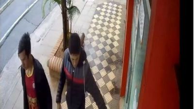 Robó jabón líquido y lo devolvió al día siguiente