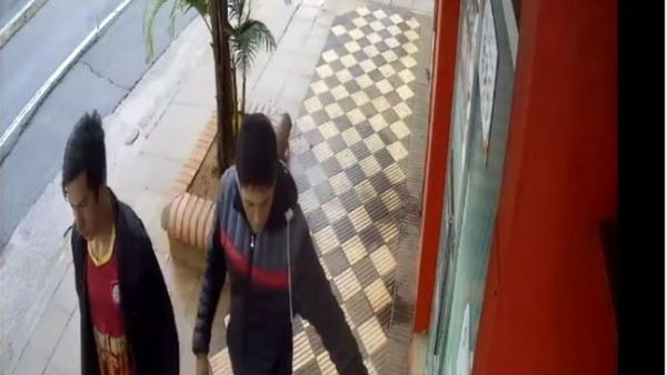 Robó jabón líquido y lo devolvió al día siguiente