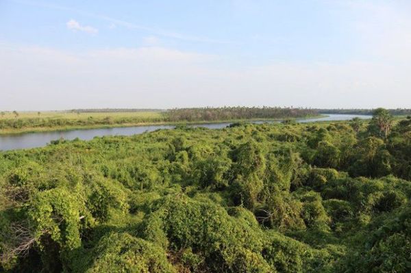 Naufragio de barco-hotel en río Paraguay, lado brasileño, deja 3 muertos y 4 desaparecidos