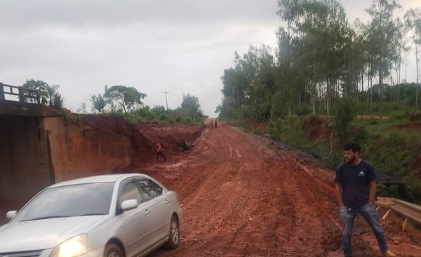 Diario HOY | MOPC habilita paso auxiliar sobre el arroyo Lorito en Tacuatí