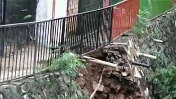 Vecinos de Barrio Obrero temen derrumbe de un muro
