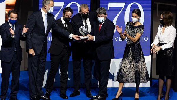 Tres escritores con seudónimo de mujer ganan el prestigioso Premio Planeta