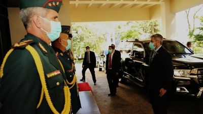 Mario Abdo realiza movidas en cúpula militar