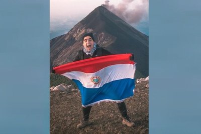 Crónica / EN EL SALVADOR. Influencer hermoseó la tumba de Mangoré
