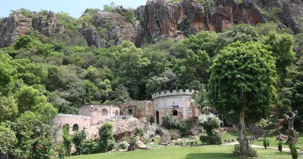 La Nación / Un castillo en medio de los cerros de Tobatí